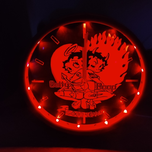 COPY - Betty Boop Good n Evil angel wall clock with led lights - Picture 14 of 14